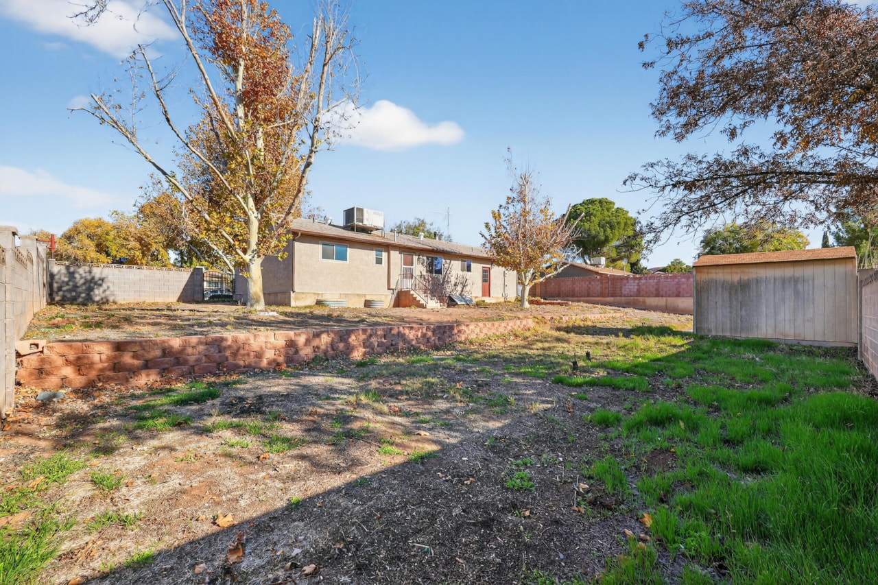 1385 W 625 ST N St George, UT 84770 home for sale, MLS#25-267097 - Erika Rogers Photo 20