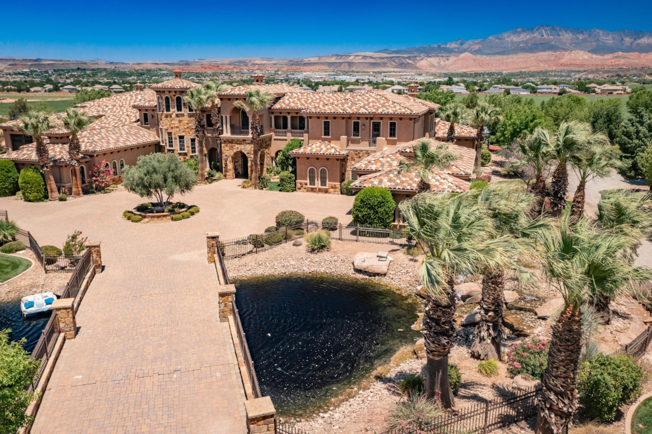 90 W Triple Crown LN Washington, UT 84780 home for sale, MLS#25-267577 - Erika Rogers Photo 2