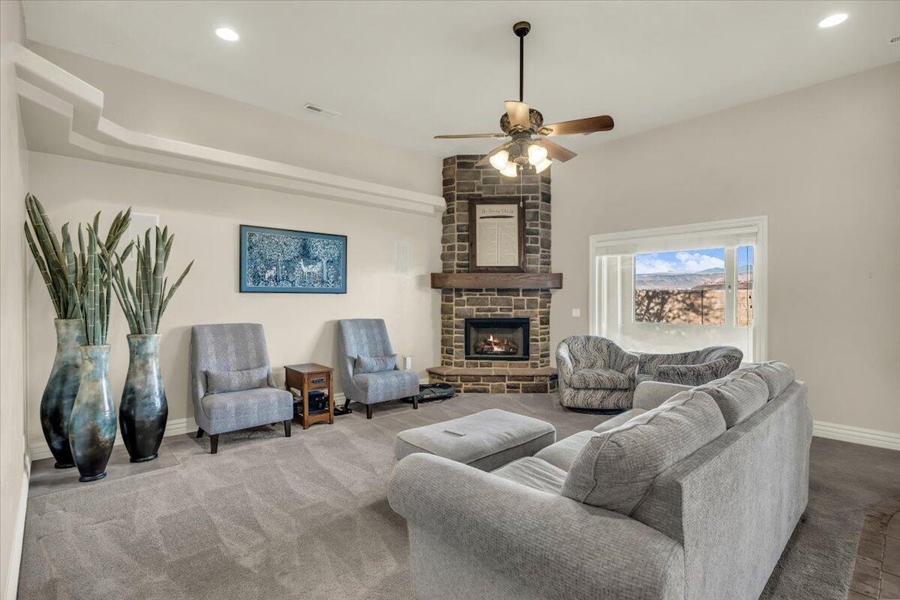 817 E Sonoran DR Washington, UT 84780 home for sale, MLS#25-267576 - Erika Rogers Photo 4