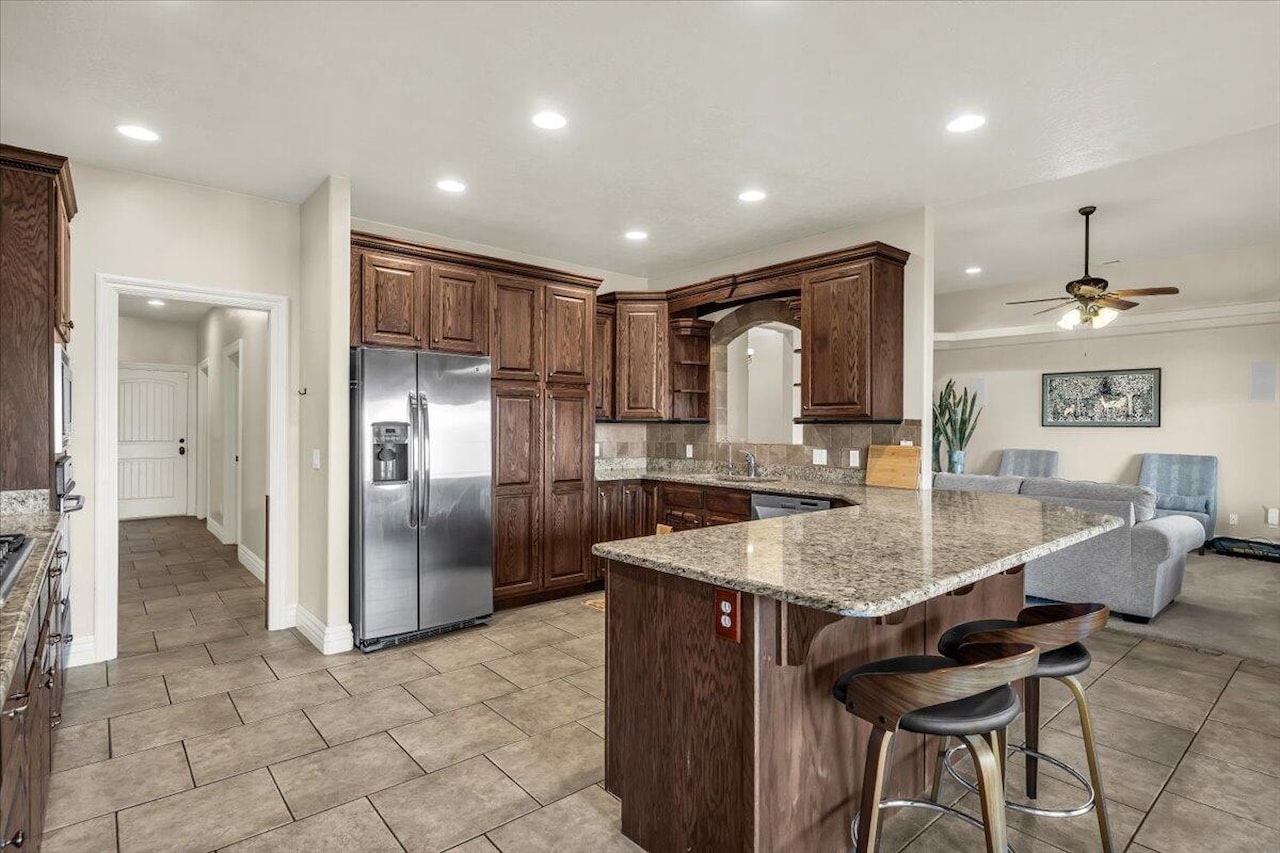 817 E Sonoran DR Washington, UT 84780 home for sale, MLS#25-267576 - Erika Rogers Photo 7