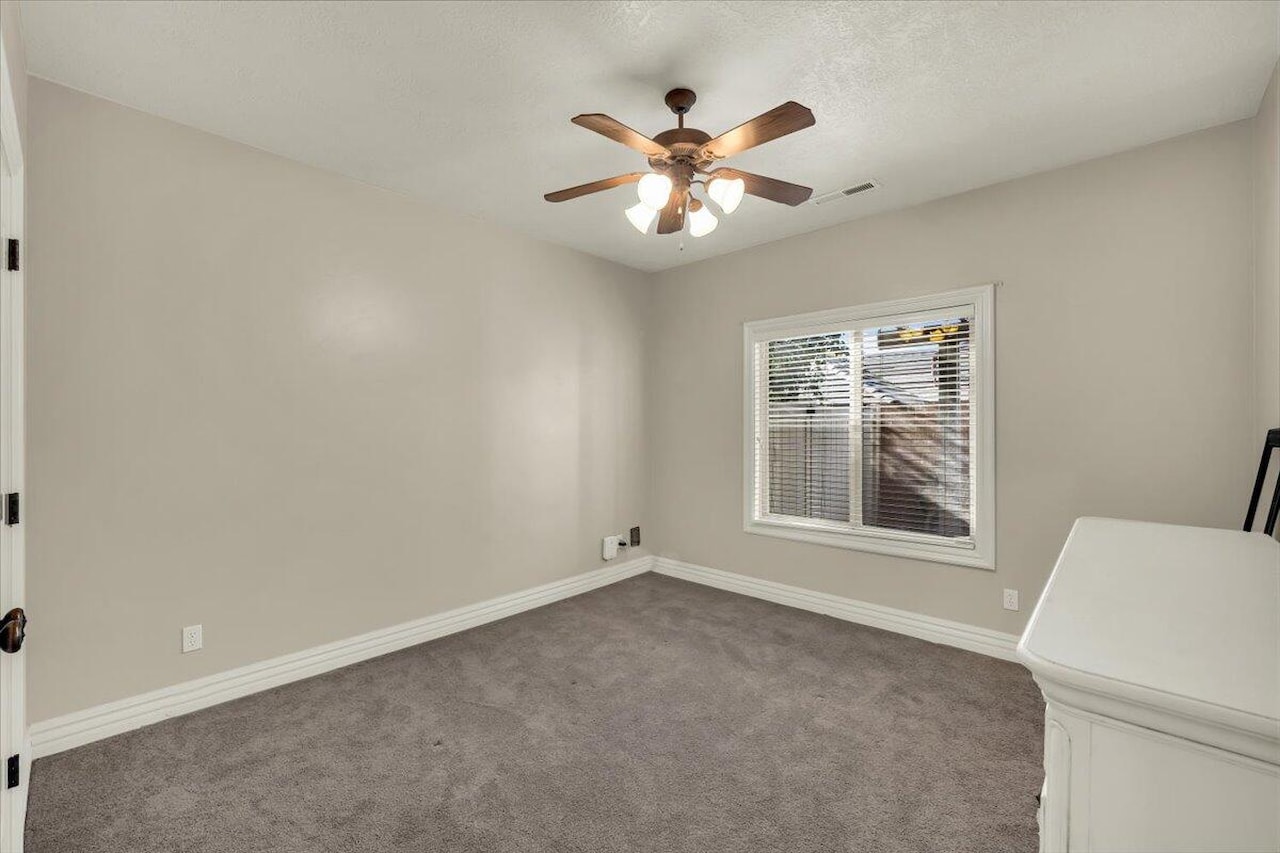 817 E Sonoran DR Washington, UT 84780 home for sale, MLS#25-267576 - Erika Rogers Photo 19