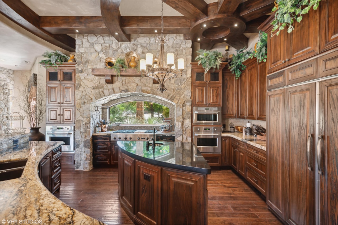 90 W Triple Crown LN Washington, UT 84780 home for sale, MLS#25-267577 - Erika Rogers Photo 17