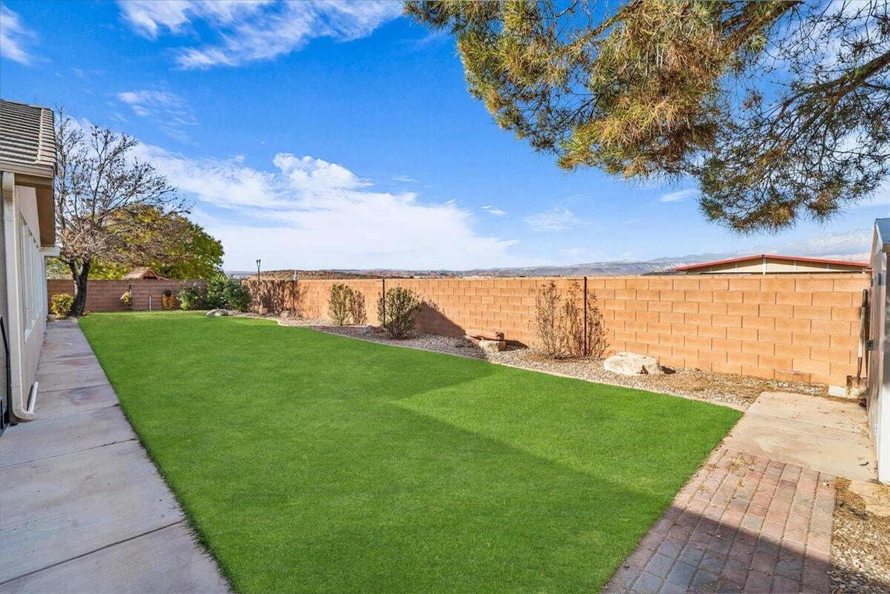 817 E Sonoran DR Washington, UT 84780 home for sale, MLS#25-267576 - Erika Rogers Photo 27