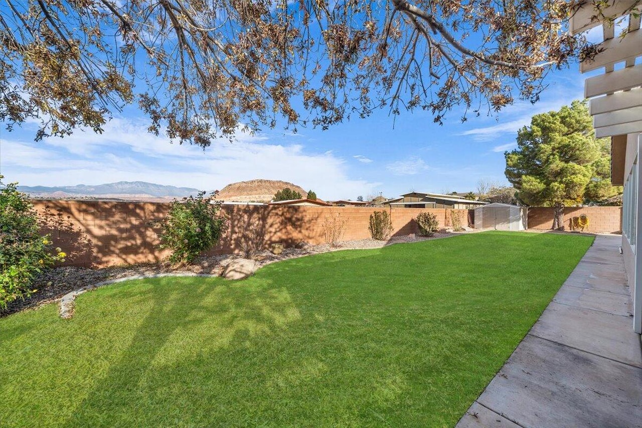 817 E Sonoran DR Washington, UT 84780 home for sale, MLS#25-267576 - Erika Rogers Photo 30