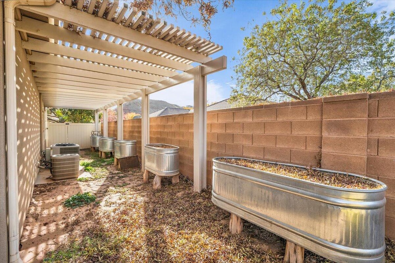 817 E Sonoran DR Washington, UT 84780 home for sale, MLS#25-267576 - Erika Rogers Photo 31