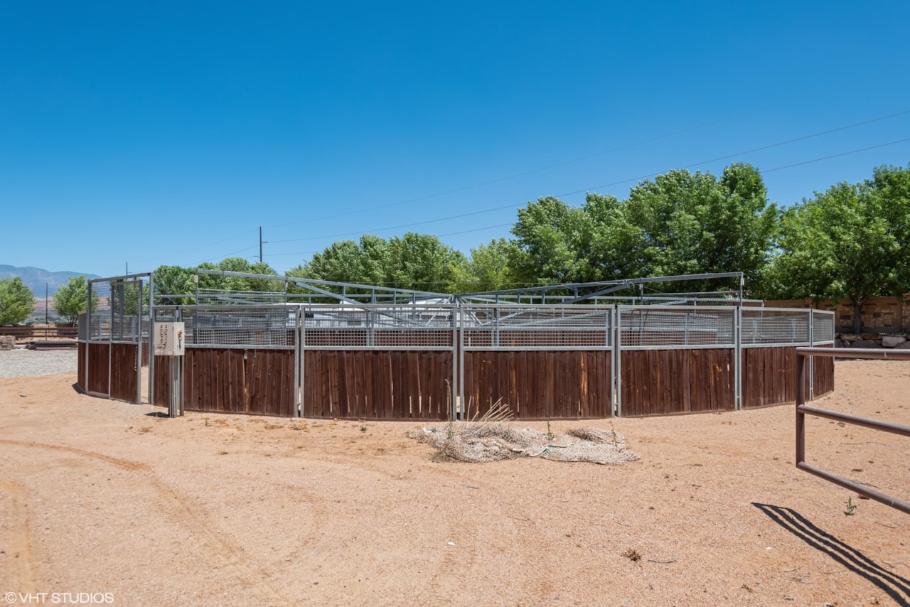 90 W Triple Crown LN Washington, UT 84780 home for sale, MLS#25-267577 - Erika Rogers Photo 37