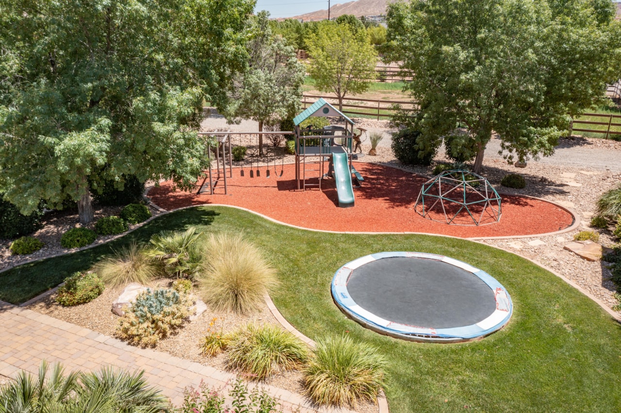 90 W Triple Crown LN Washington, UT 84780 home for sale, MLS#25-267577 - Erika Rogers Photo 50