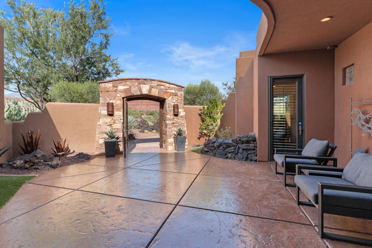 2763 Chaco Trl St George, UT 84770 home for sale, MLS#25-264336 - Erika Rogers Photo 3