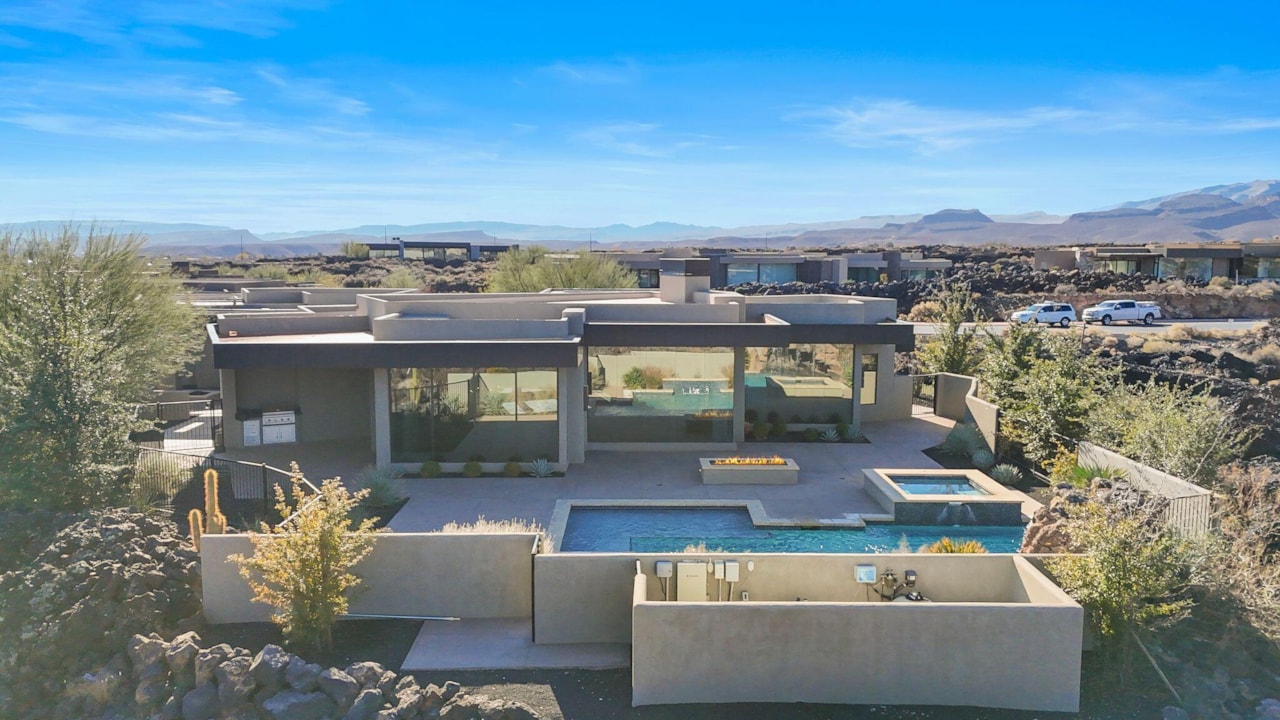 2442 N Kiva Trl St George, UT 84770 home for sale, MLS#25-267578 - Erika Rogers Photo 6