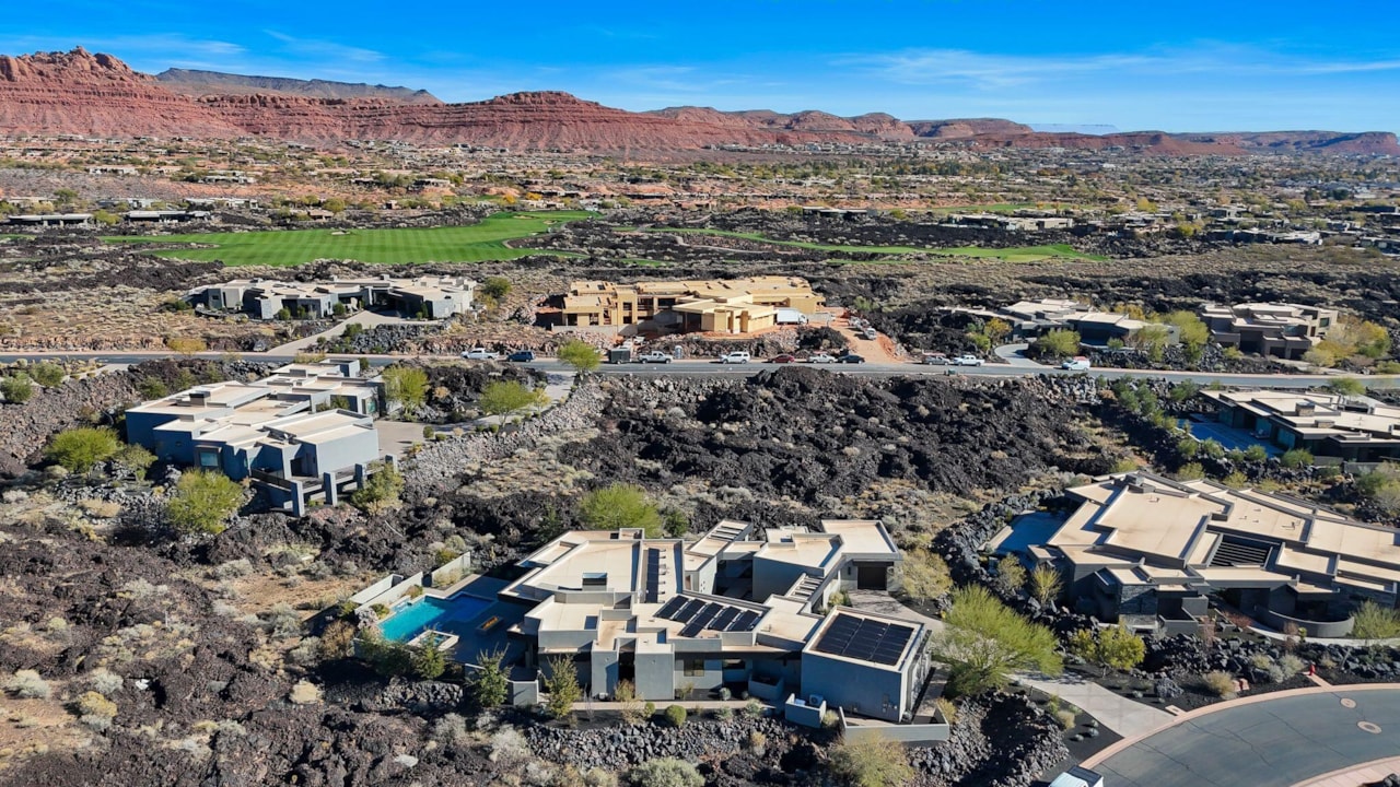 2442 N Kiva Trl St George, UT 84770 home for sale, MLS#25-267578 - Erika Rogers Photo 7