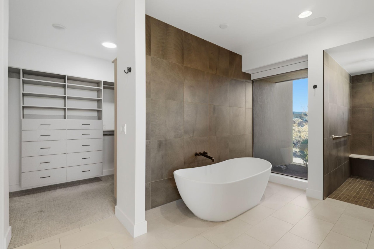 2442 N Kiva Trl St George, UT 84770 home for sale, MLS#25-267578 - Erika Rogers Photo 27