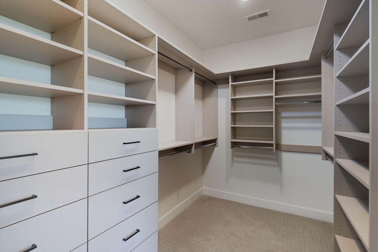 2442 N Kiva Trl St George, UT 84770 home for sale, MLS#25-267578 - Erika Rogers Photo 31