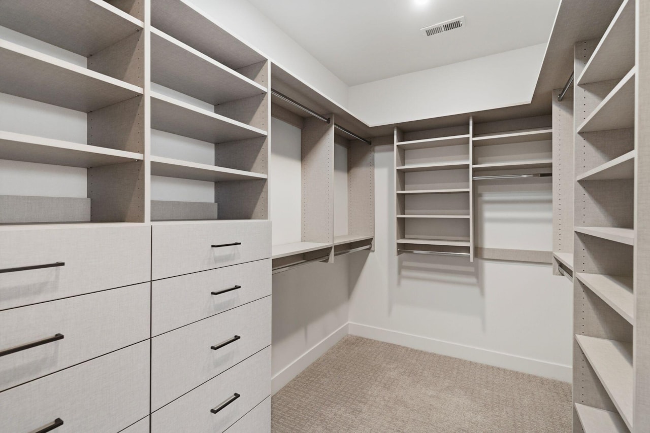 2442 N Kiva Trl St George, UT 84770 home for sale, MLS#25-267578 - Erika Rogers Photo 32