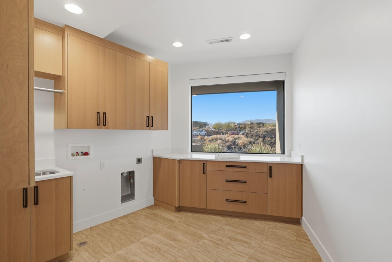 2442 N Kiva Trl St George, UT 84770 home for sale, MLS#25-267578 - Erika Rogers Photo 39