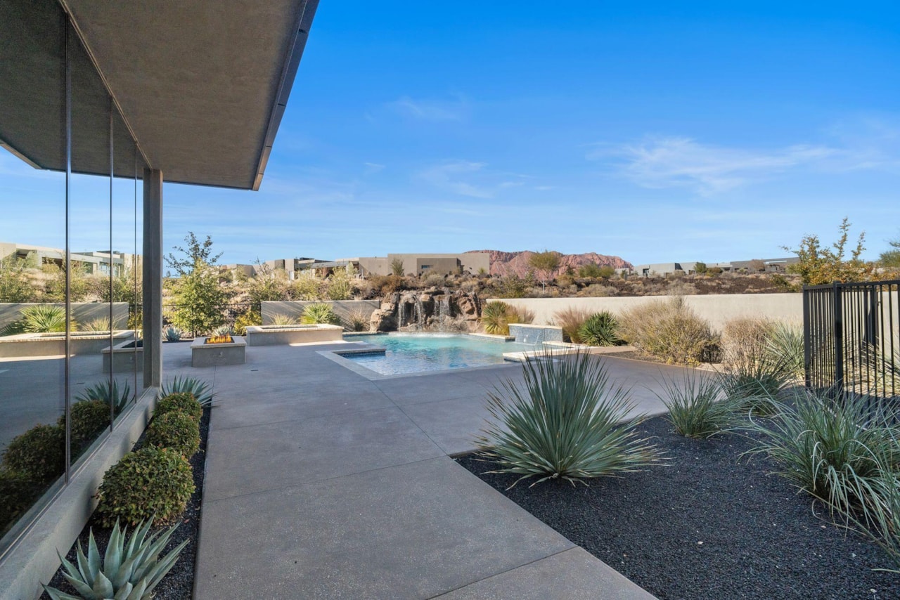 2442 N Kiva Trl St George, UT 84770 home for sale, MLS#25-267578 - Erika Rogers Photo 50