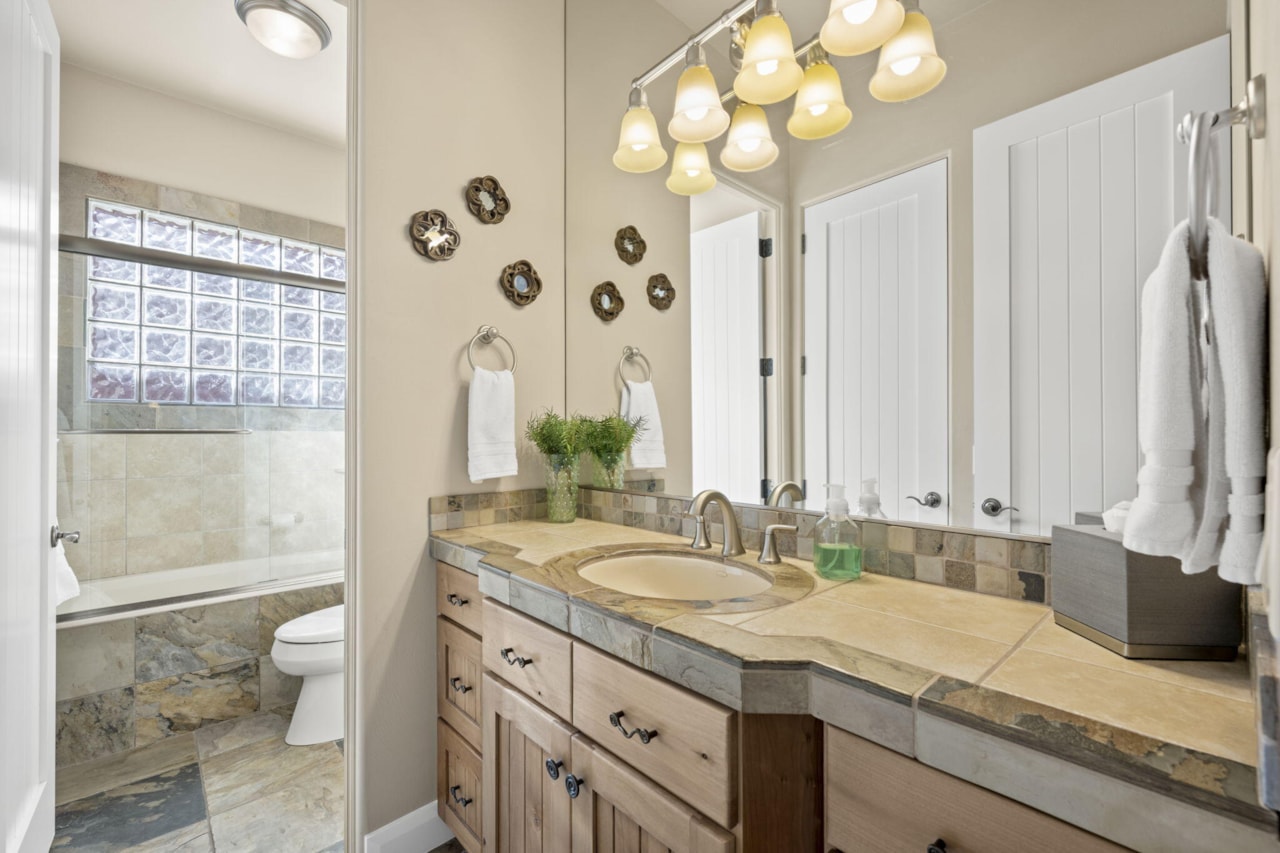 2590 Pioneer Parkway #UNIT 3 Santa Clara, UT 84765 home for sale, MLS#25-267248 - Erika Rogers Photo 22