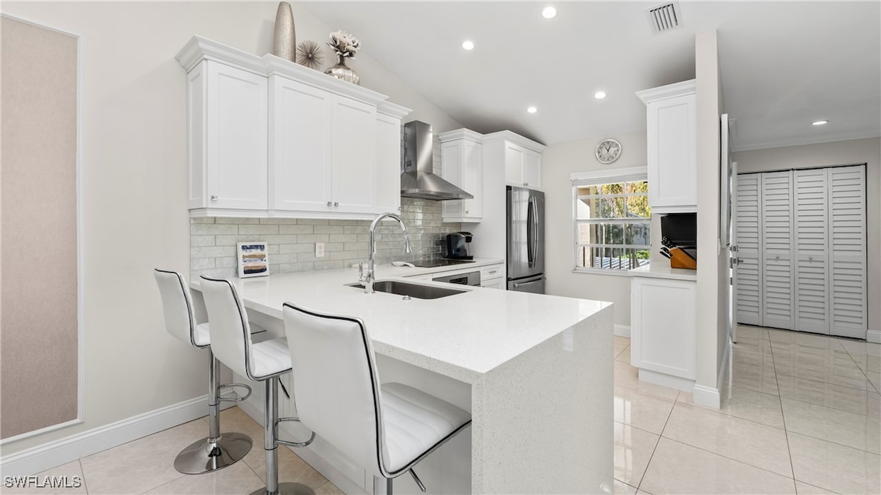 2266 Kings Lake Boulevard Naples, FL 34112 | MLS #222012121 | John R Wood  Christie's, image size:1280x720