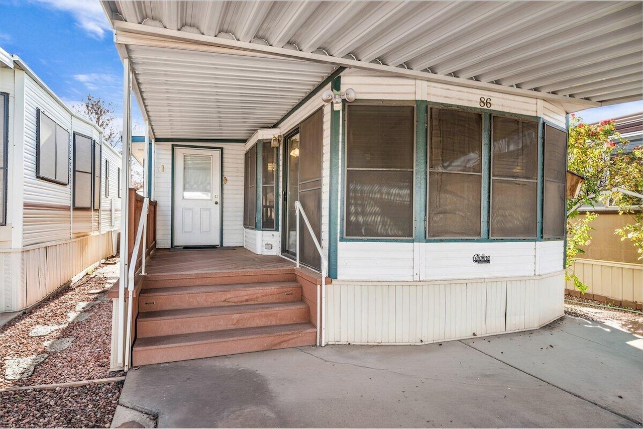 1225 N Dixie Downs RD #86 St George, UT 84770 home for sale, MLS#25-267589 - Erika Rogers Photo 2