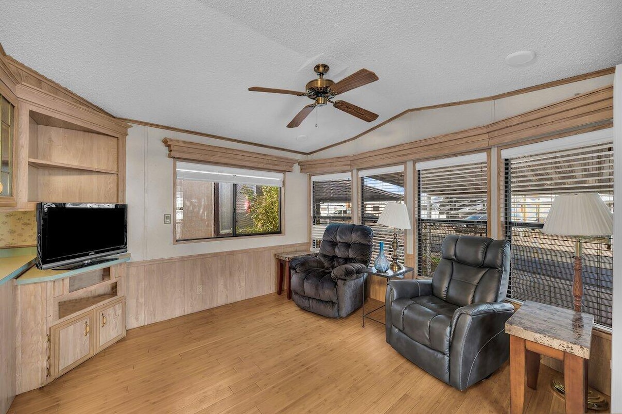 1225 N Dixie Downs RD #86 St George, UT 84770 home for sale, MLS#25-267589 - Erika Rogers Photo 4