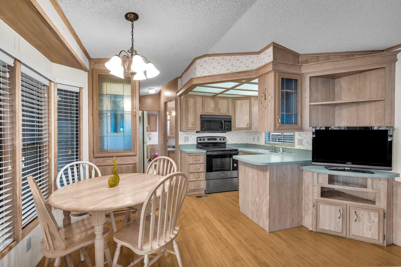 1225 N Dixie Downs RD #86 St George, UT 84770 home for sale, MLS#25-267589 - Erika Rogers Photo 6