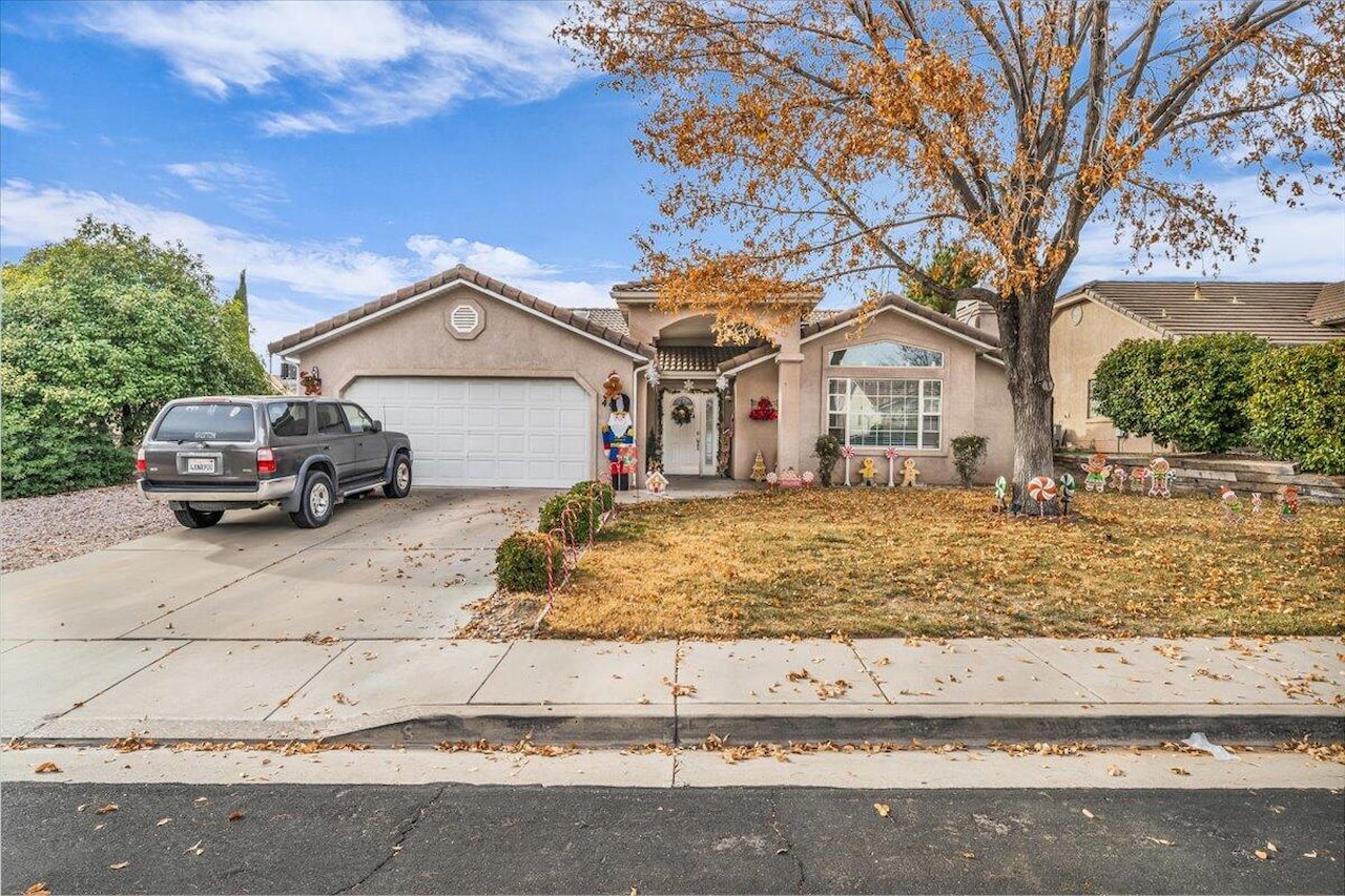 499 N 2070 E Cir  E St George, UT 84790 home for sale, MLS#25-267602 - Erika Rogers