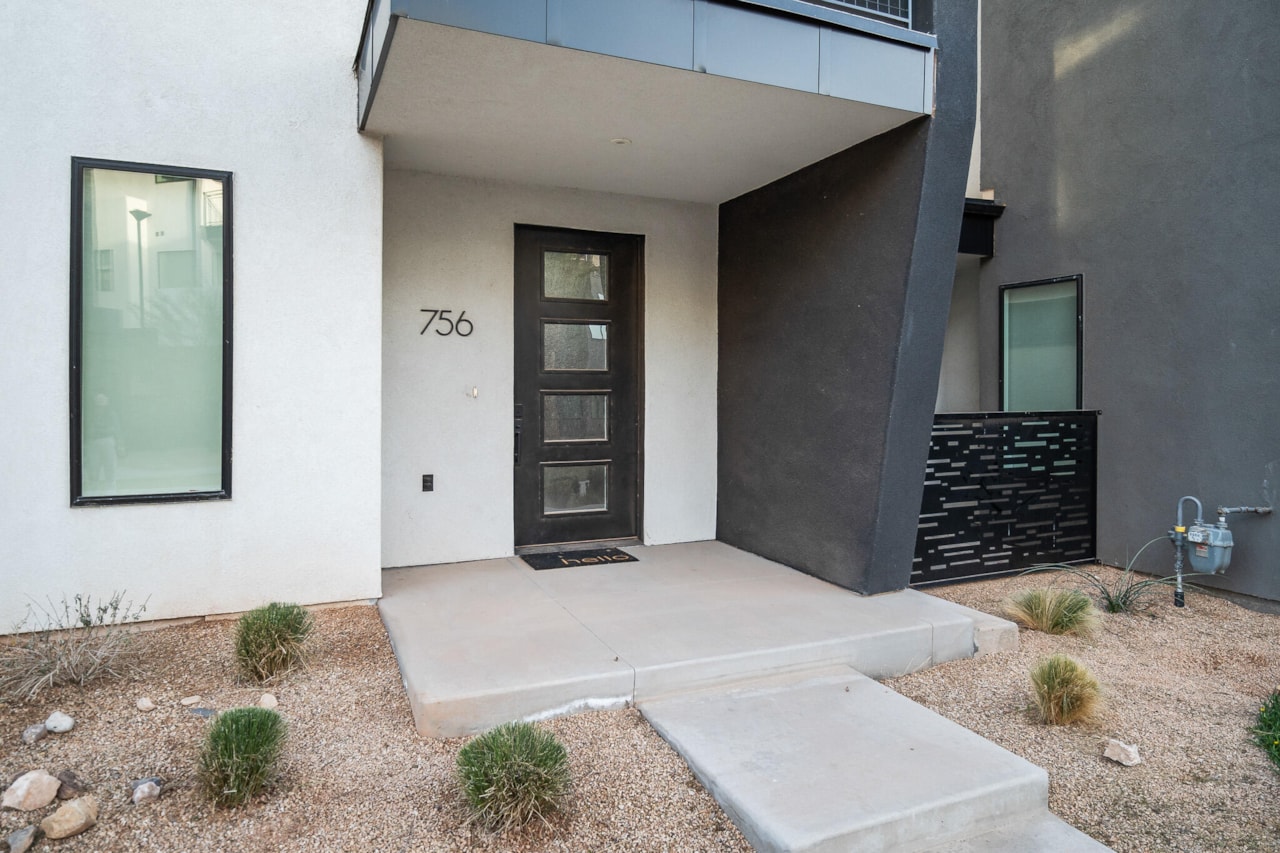 756 W Saphire LN St George, UT 84790 home for sale, MLS#25-267603 - Erika Rogers Photo 3