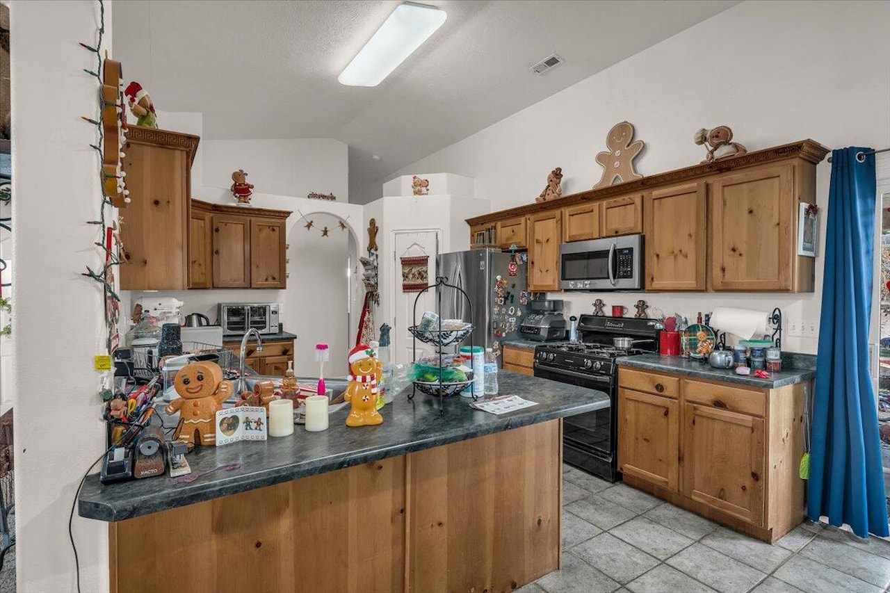 499 N 2070 E Cir  E St George, UT 84790 home for sale, MLS#25-267602 - Erika Rogers Photo 5