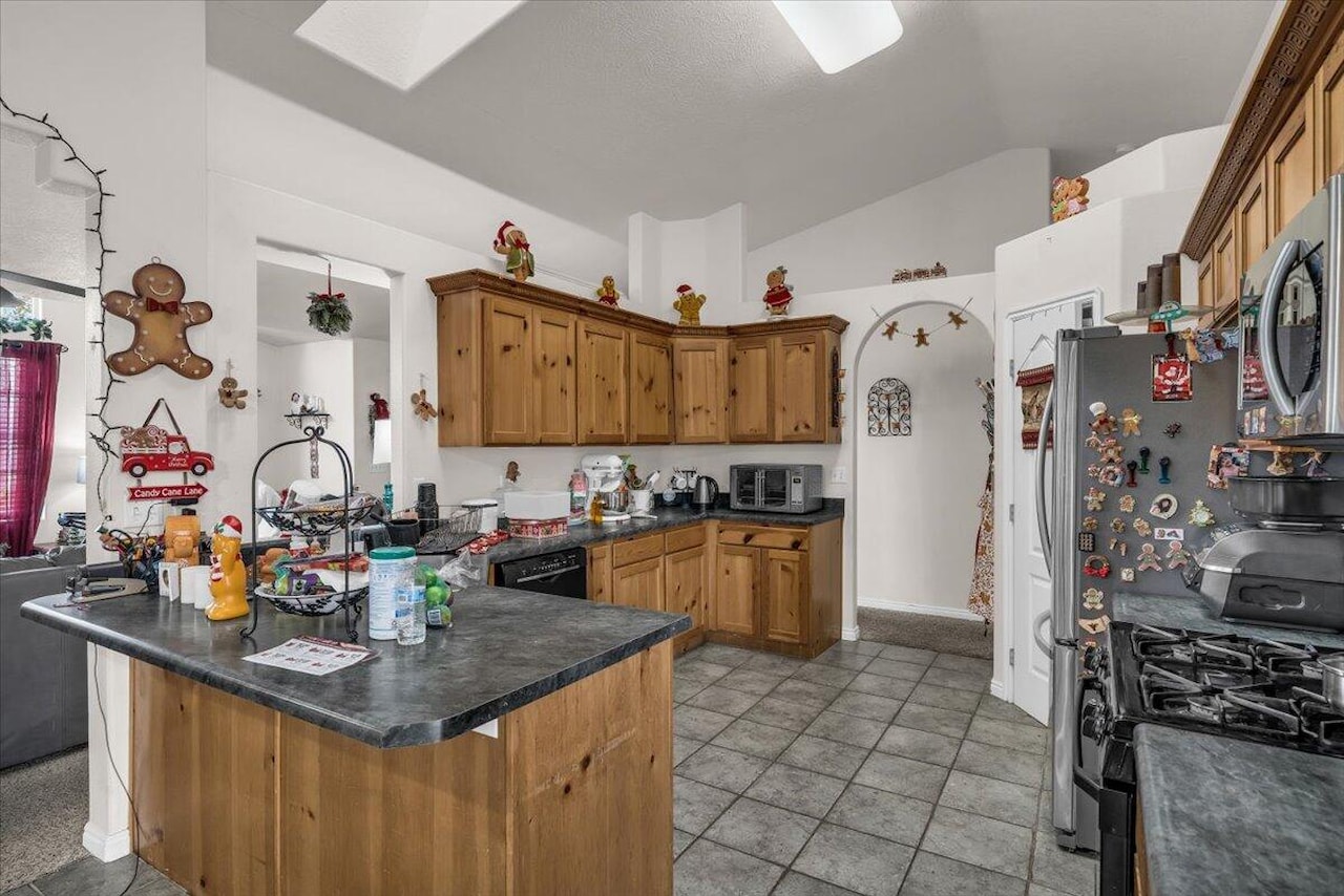 499 N 2070 E Cir  E St George, UT 84790 home for sale, MLS#25-267602 - Erika Rogers Photo 6