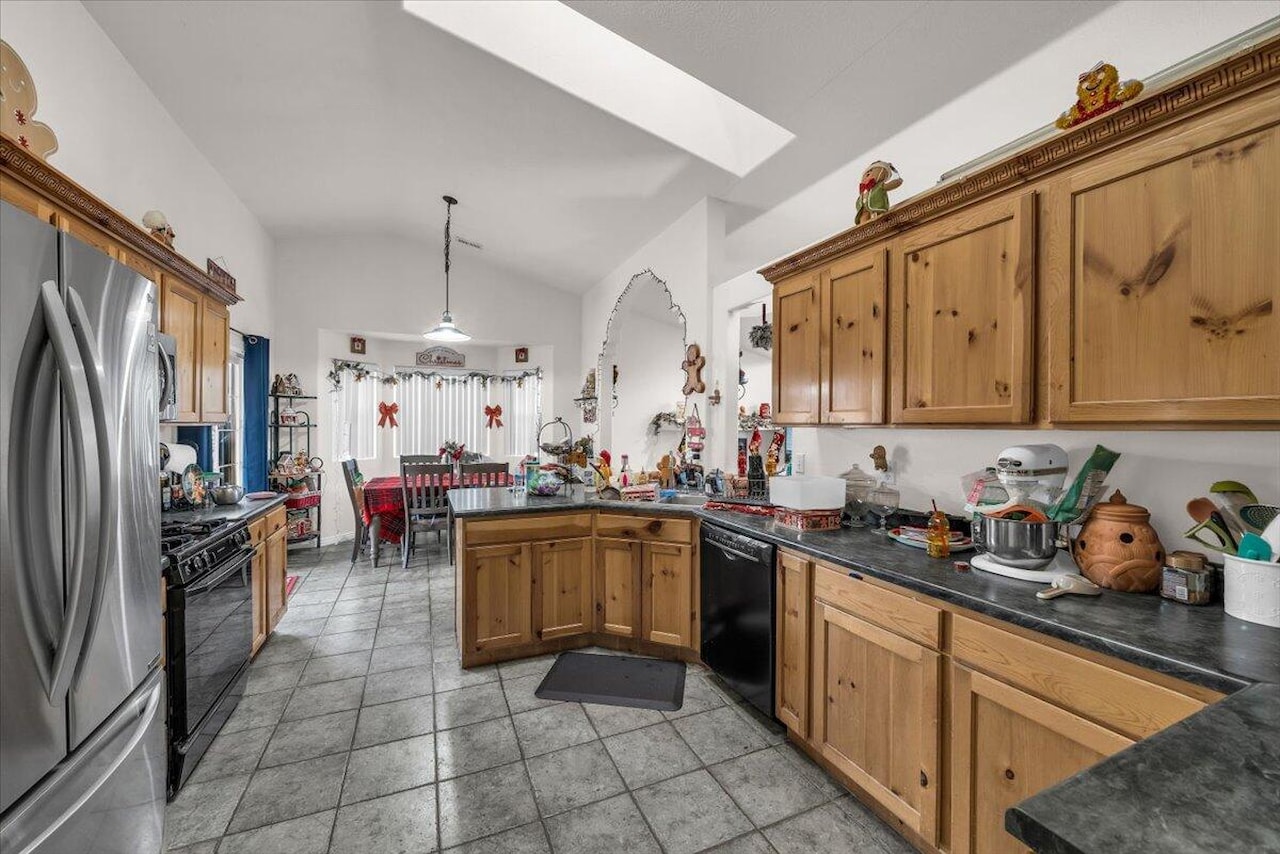 499 N 2070 E Cir  E St George, UT 84790 home for sale, MLS#25-267602 - Erika Rogers Photo 7