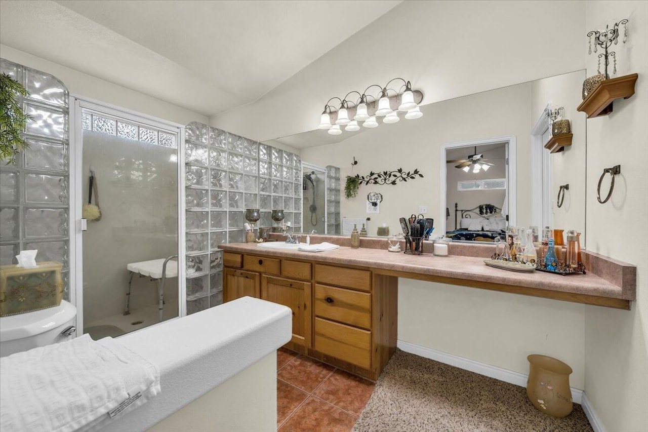 499 N 2070 E Cir  E St George, UT 84790 home for sale, MLS#25-267602 - Erika Rogers Photo 10