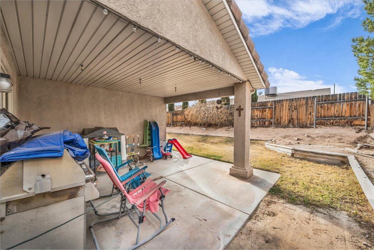 499 N 2070 E Cir  E St George, UT 84790 home for sale, MLS#25-267602 - Erika Rogers Photo 16