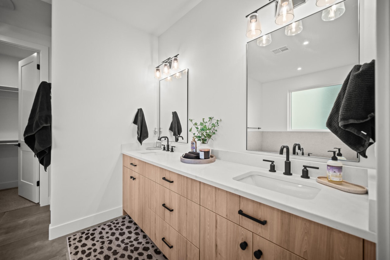 756 W Saphire LN St George, UT 84790 home for sale, MLS#25-267603 - Erika Rogers Photo 25