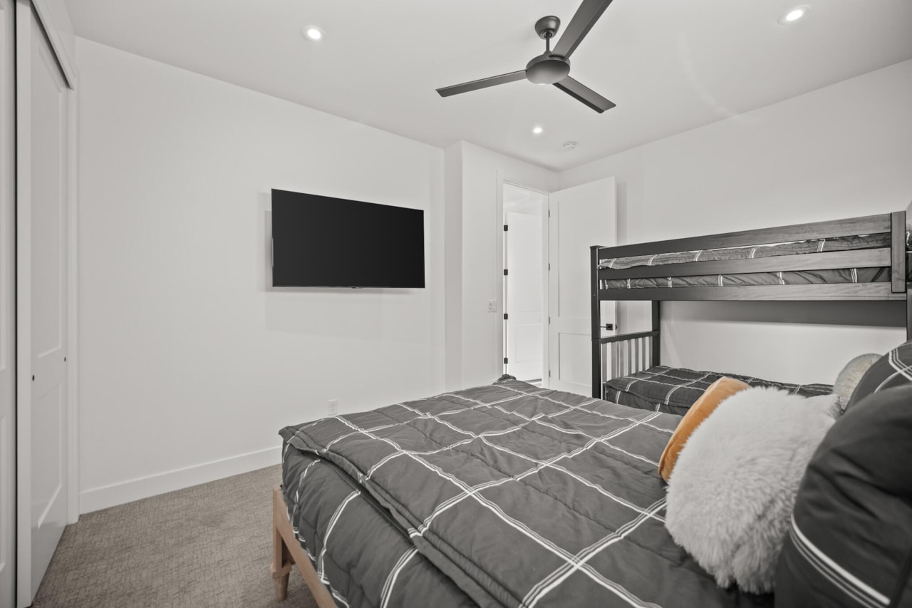 756 W Saphire LN St George, UT 84790 home for sale, MLS#25-267603 - Erika Rogers Photo 55