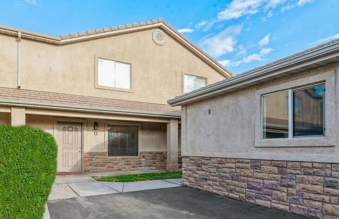 1167 E 400 S  S #11 St George, UT 84790 home for sale, MLS#25-267607 - Erika Rogers