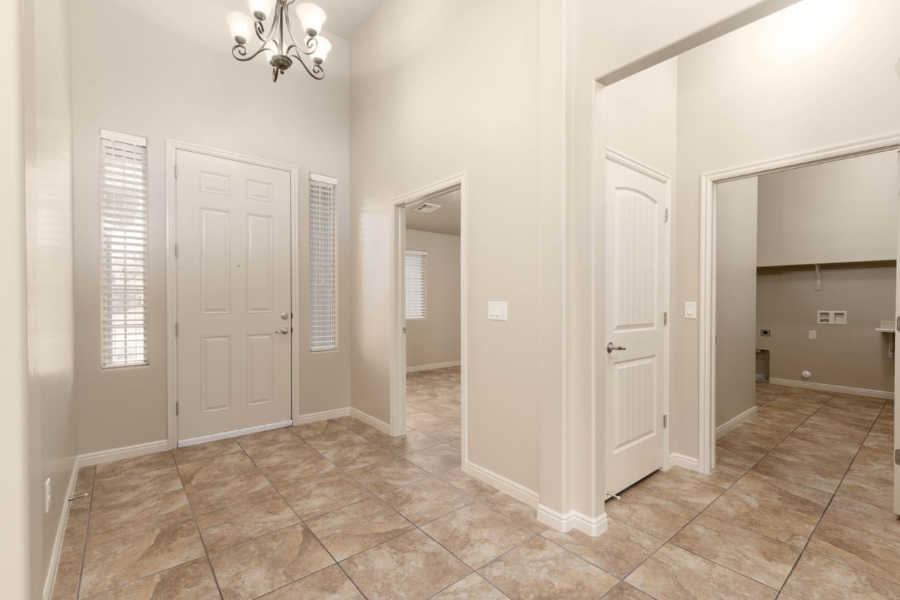 380 N 1660 CIR W St George, UT 84770 home for sale, MLS#25-267612 - Erika Rogers Photo 5