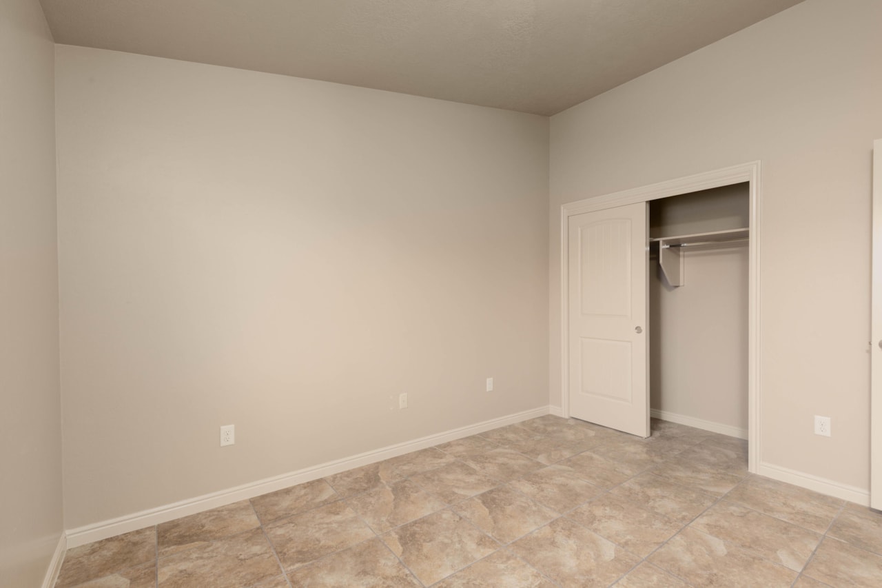 380 N 1660 CIR W St George, UT 84770 home for sale, MLS#25-267612 - Erika Rogers Photo 7