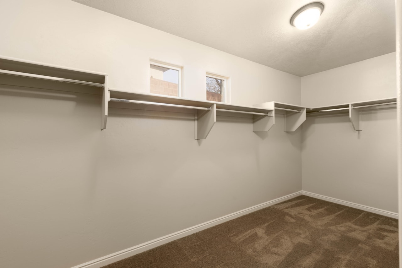 380 N 1660 CIR W St George, UT 84770 home for sale, MLS#25-267612 - Erika Rogers Photo 14