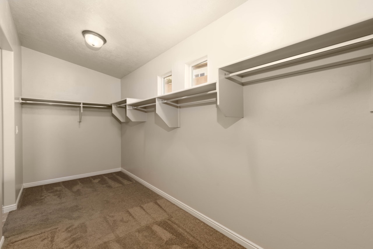 380 N 1660 CIR W St George, UT 84770 home for sale, MLS#25-267612 - Erika Rogers Photo 15