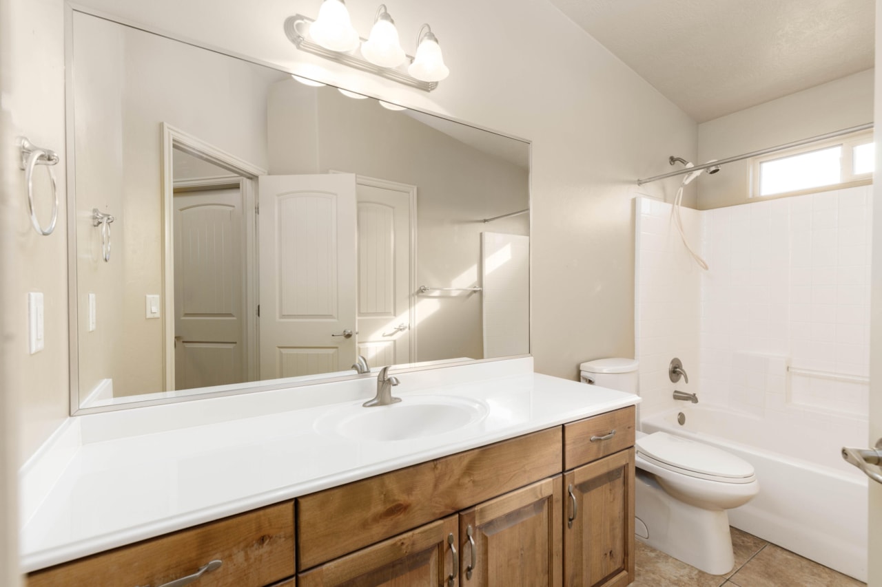 380 N 1660 CIR W St George, UT 84770 home for sale, MLS#25-267612 - Erika Rogers Photo 21