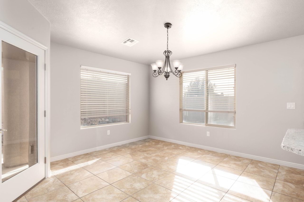 380 N 1660 CIR W St George, UT 84770 home for sale, MLS#25-267612 - Erika Rogers Photo 24