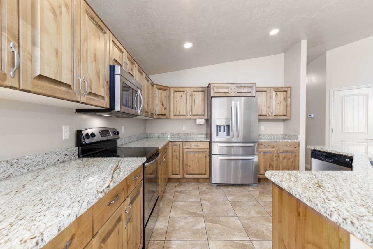 380 N 1660 CIR W St George, UT 84770 home for sale, MLS#25-267612 - Erika Rogers Photo 27