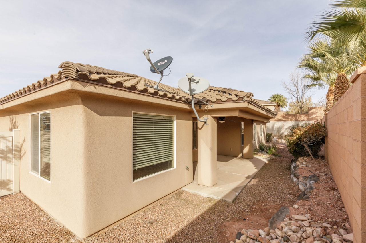 380 N 1660 CIR W St George, UT 84770 home for sale, MLS#25-267612 - Erika Rogers Photo 30