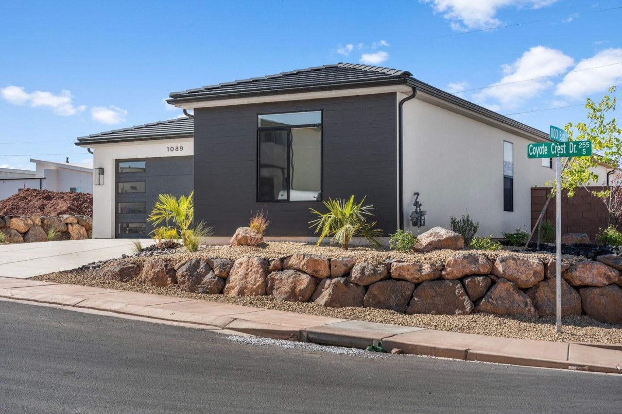 1089 E Coyote Crest DR Washington, UT 84780 home for sale, MLS#25-262473 - Erika Rogers Photo 4