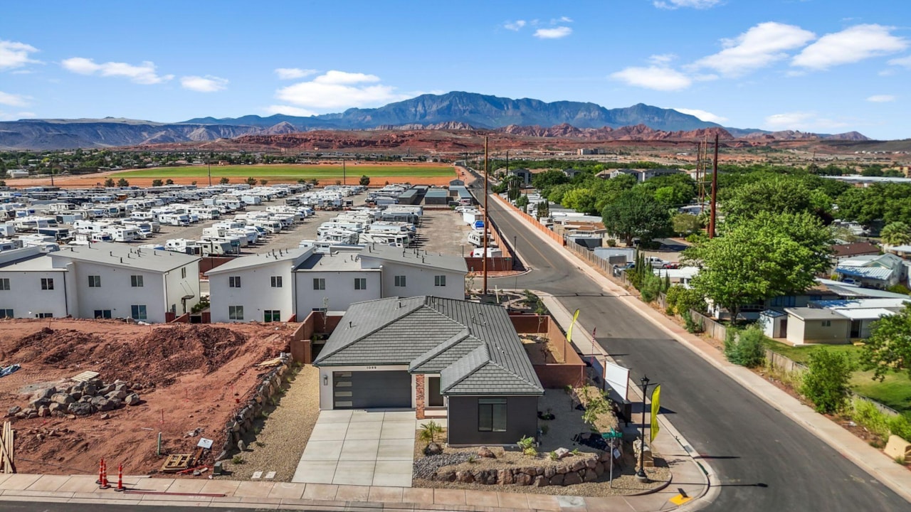 1089 E Coyote Crest DR Washington, UT 84780 home for sale, MLS#25-262473 - Erika Rogers Photo 7