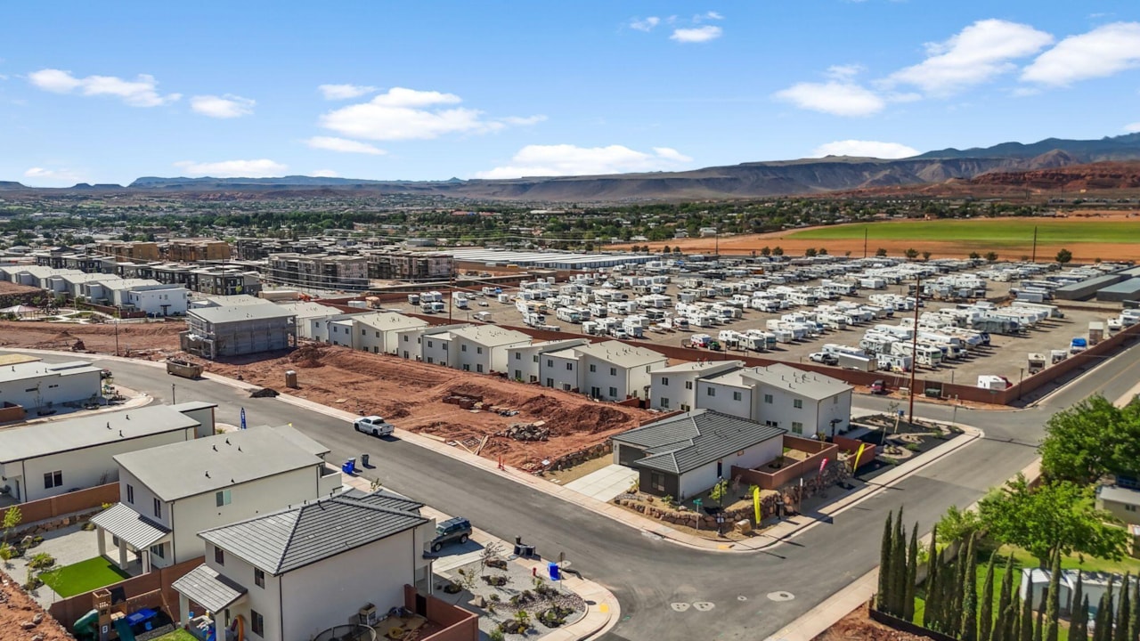 1089 E Coyote Crest DR Washington, UT 84780 home for sale, MLS#25-262473 - Erika Rogers Photo 8