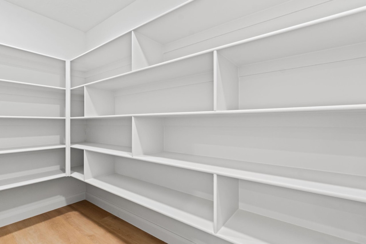 1026 E Coyote Crest DR Washington, UT 84780 home for sale, MLS#25-265687 - Erika Rogers Photo 9