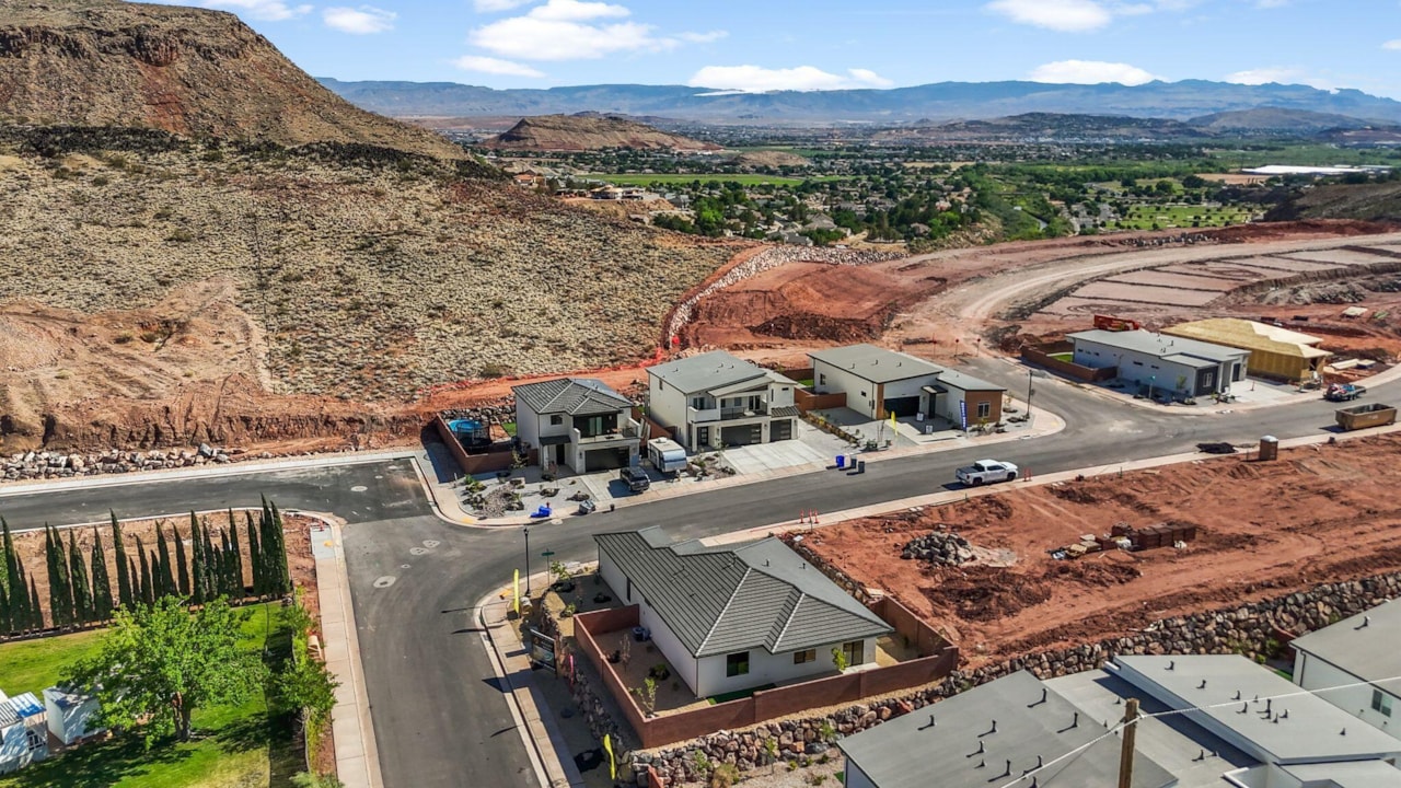 1089 E Coyote Crest DR Washington, UT 84780 home for sale, MLS#25-262473 - Erika Rogers Photo 10