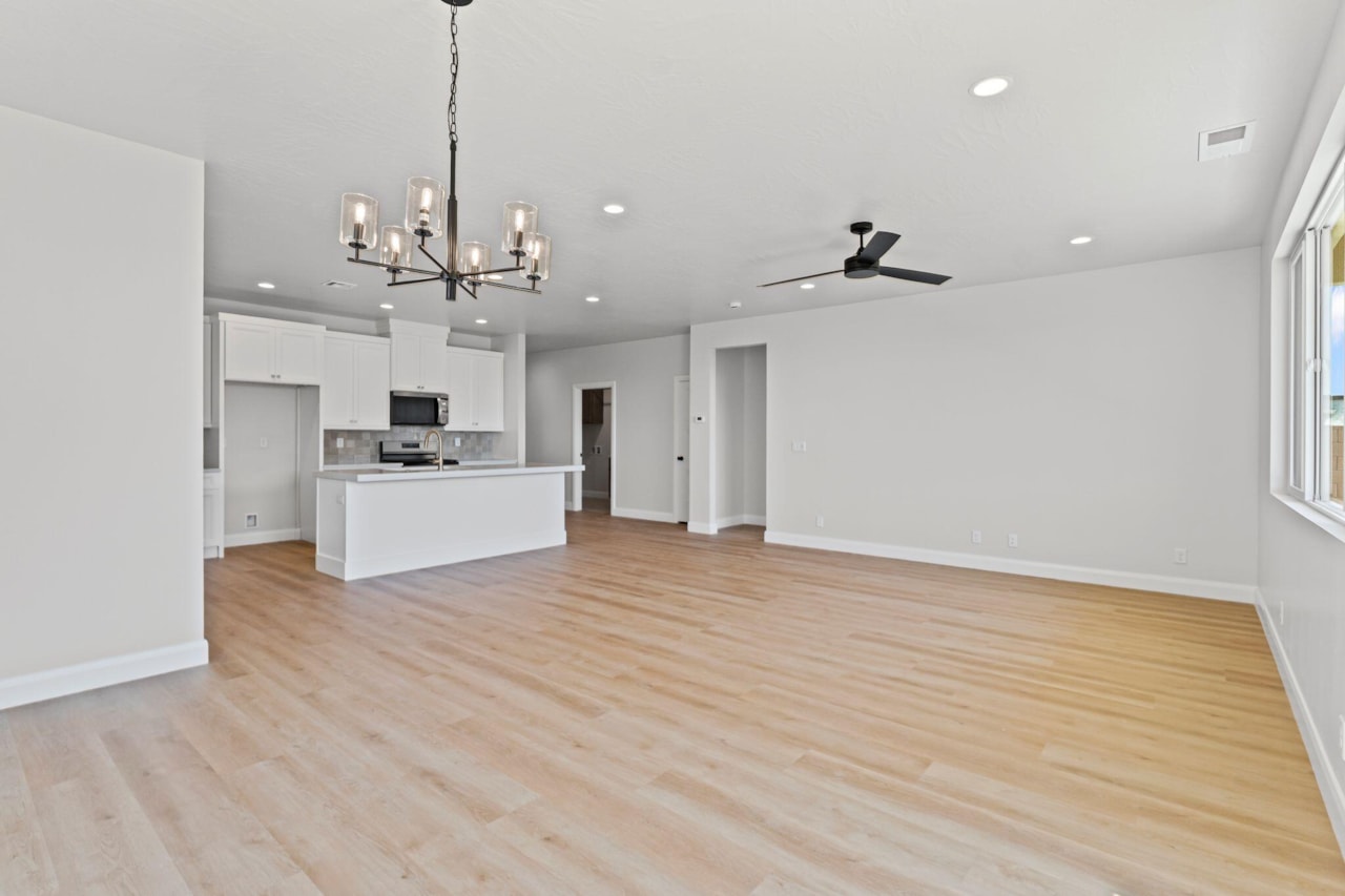 1026 E Coyote Crest DR Washington, UT 84780 home for sale, MLS#25-265687 - Erika Rogers Photo 12