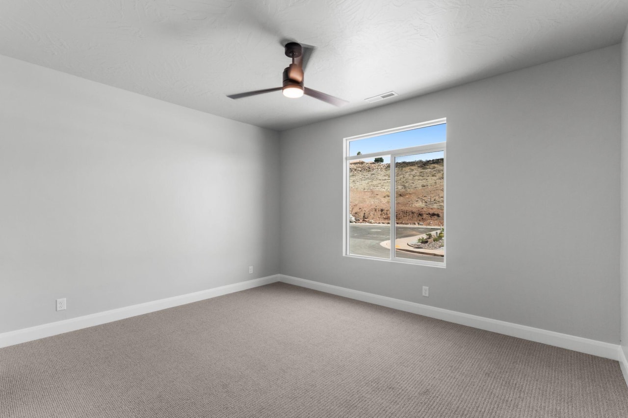 1089 E Coyote Crest DR Washington, UT 84780 home for sale, MLS#25-262473 - Erika Rogers Photo 12