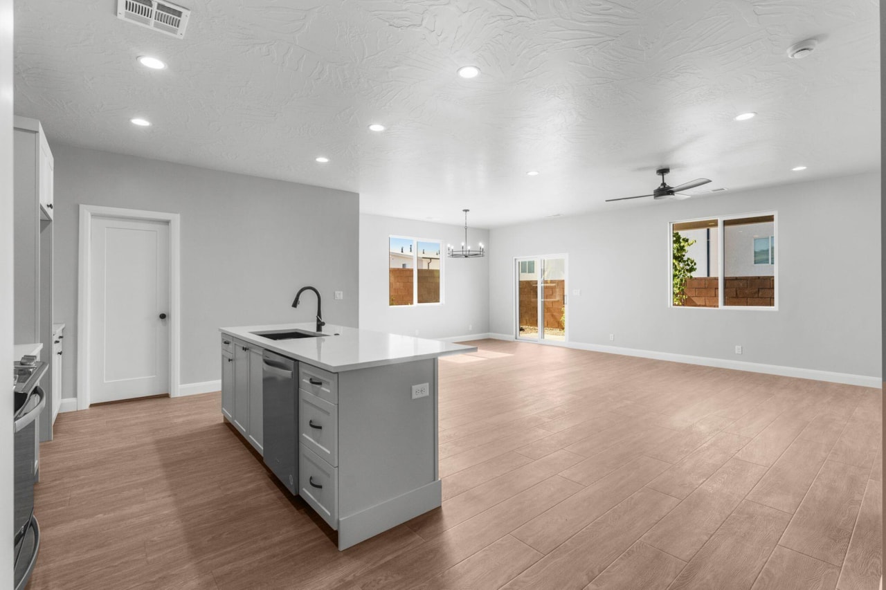 1089 E Coyote Crest DR Washington, UT 84780 home for sale, MLS#25-262473 - Erika Rogers Photo 21